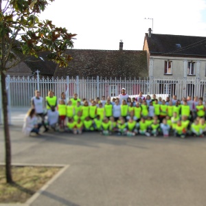 69 enfants équipés et bien entourés de 15 adultes ! En route !
